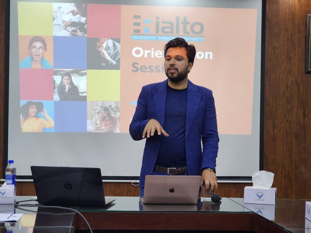 Syed Sajjad Ali Shah Gillani Leading E-commerce Orientation Session - Learning Zone Digital Skills Training Lahore Pakistan