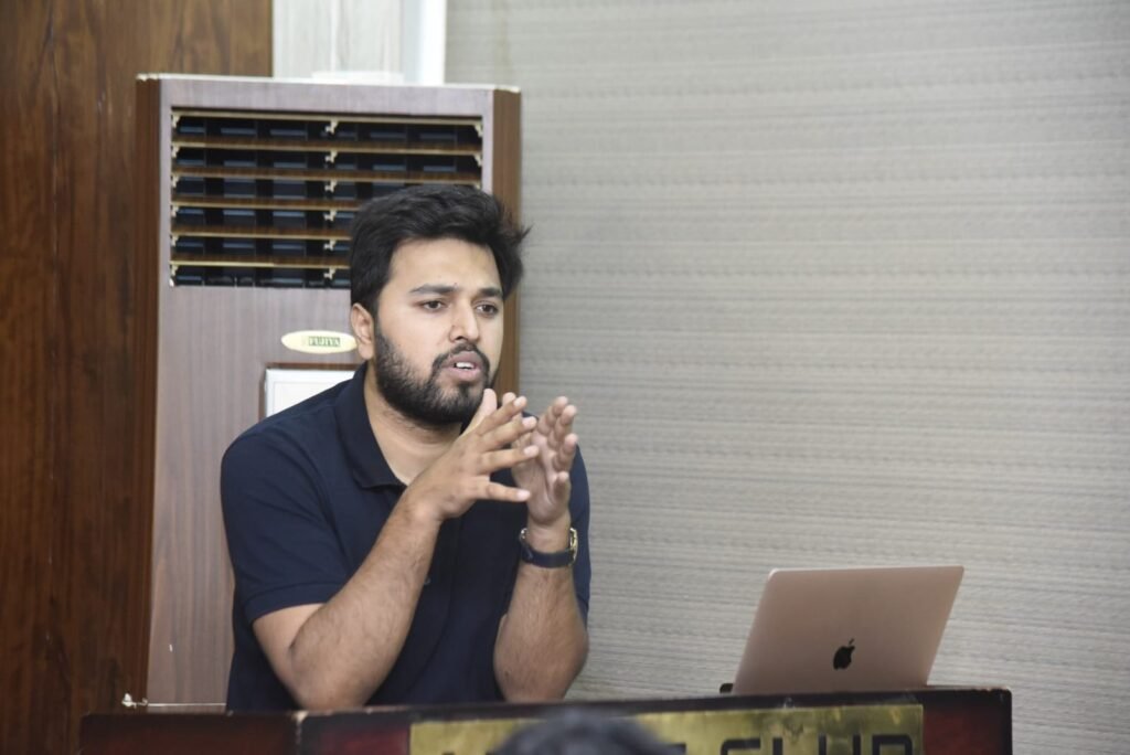 Syed Sajjad Ali Shah Gillani Explaining Advanced E-commerce Strategies - Learning Zone Expert Mentor Training Lahore