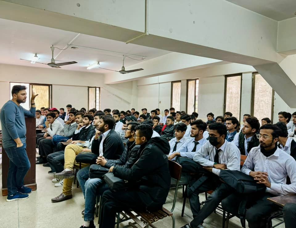 Syed Sajjad Ali Shah Gillani Mentoring Large E-commerce Batch - Learning Zone Professional Training Session Lahore Pakistan