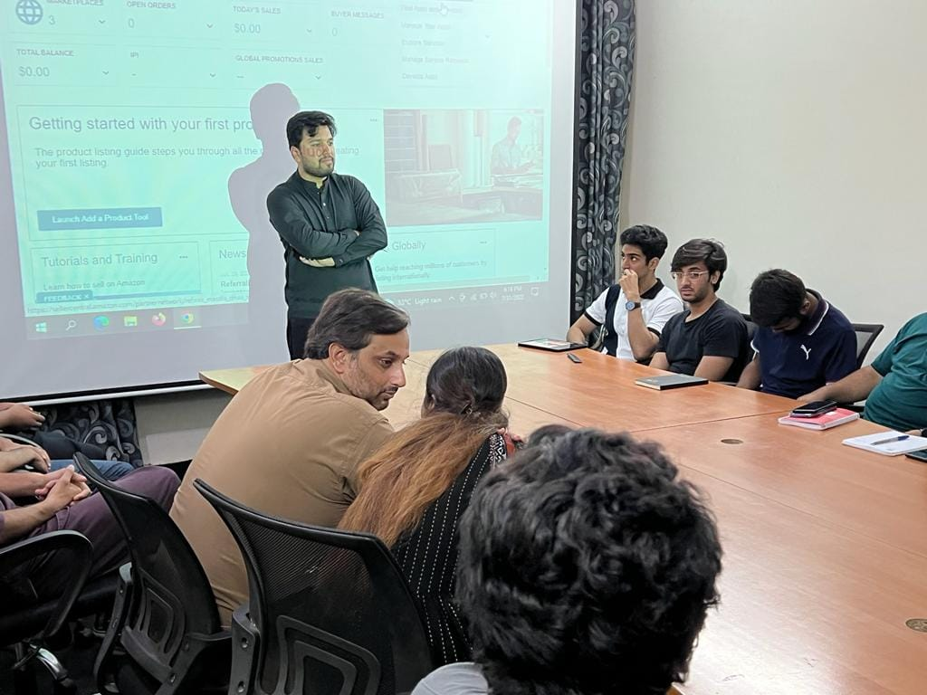 Live E-commerce Training Session by Syed Sajjad Ali Shah Gillani at Learning Zone Lahore Pakistan